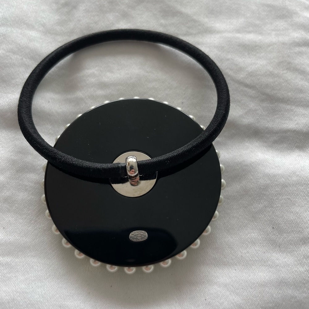 CHANEL Hair Accessory NIB - Picture 5 of 7